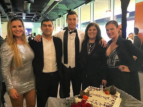 NÓNG: Tiếp tục nhờ người sinh hộ, Ronaldo sắp có một cặp song sinh - Ảnh 1.