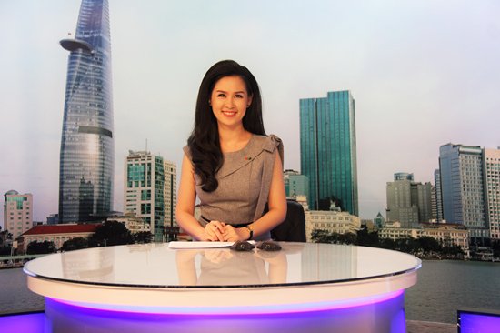 Đột nhập hậu trường trước giờ l&ecirc;n s&oacute;ng của MC VTV - Ảnh 8.