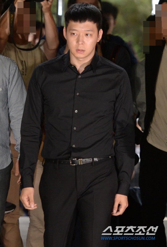 Fan vỡ &ograve;a trong hạnh ph&uacute;c khi Park Yoo Chun được kết luận trắng &aacute;n - Ảnh 2.