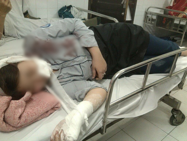 Hà Nội: Triệu tập 2 nghi can dùng tuýp sắt đánh nữ sinh lớp 10 nhập viện - Ảnh 1.