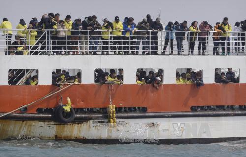 Hàn Quốc bắt đầu trục vớt phà Sewol 3 năm sau thảm họa - Ảnh 1.