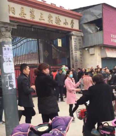 Trung Quốc: Giẫm đạp ở nhà vệ sinh, 22 trẻ thương vong - Ảnh 1.