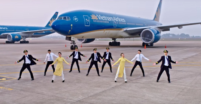 Khi nhân viên Vietnam Airlines nhảy điệu Bống bang: Làn gió trẻ trung thổi vào lão tướng - Ảnh 2.