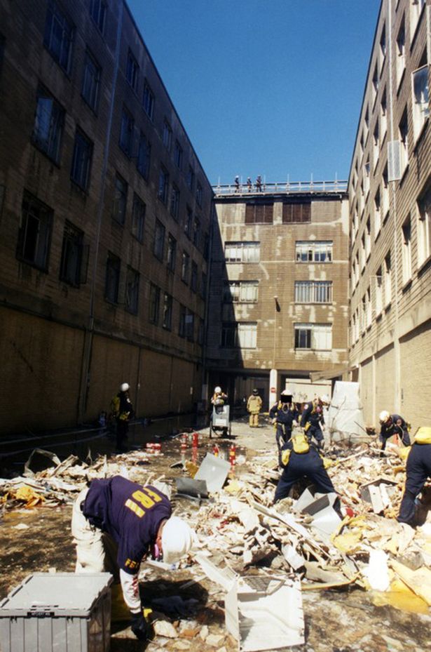 Những hình ảnh về Lầu Năm Góc lần đầu tiên được công bố sau thảm họa 11/9 - Ảnh 2.