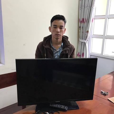 Chui gầm giường, đợi chủ nh&agrave; ngủ say để cuỗm t&agrave;i sản - Ảnh 1.