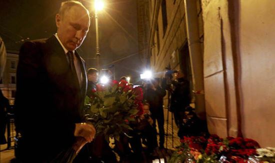 Tổng thống Putin đến hiện trường vụ nổ, Nga truy nã 2 nghi phạm đánh bom - Ảnh 2.
