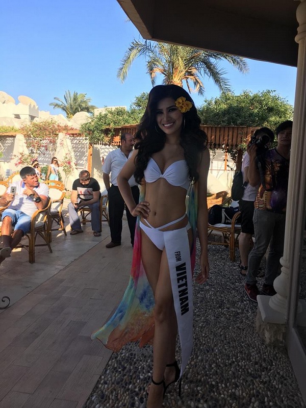 Cắt váy làm áo choàng, Nguyễn Thị Thành tiếp tục lọt top ở phần thi bikini - Ảnh 1.