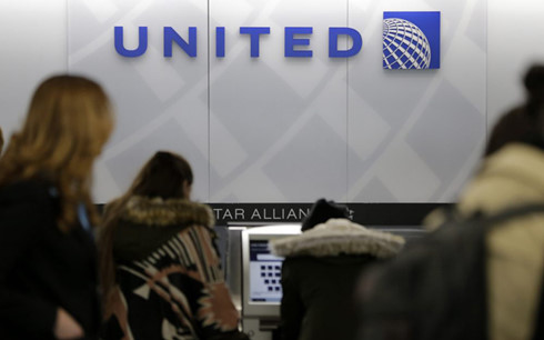 United Airlines thay đổi chính sách đặt chỗ cho phi hành đoàn - Ảnh 1.