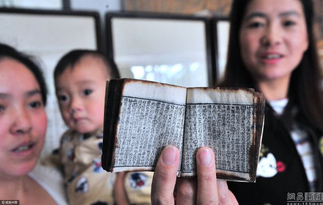 Trung Qu&ocirc;́c: Đ&ecirc;́n sĩ tử thời phong ki&ecirc;́n cũng phải dùng đ&ecirc;́n phao thu nhỏ - Ảnh 1.