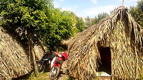 Đang vui vẻ với người t&igrave;nh bất ngờ lăn đ&ugrave;ng ra chết - Ảnh 1.