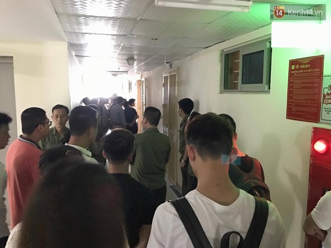 Vụ c&ocirc; g&aacute;i rơi từ t&ograve;a nh&agrave; cao tầng khu đ&ocirc; thị Linh Đ&agrave;m: Ph&aacute;t hiện th&ecirc;m t&igrave;nh tiết qua camera - Ảnh 2.
