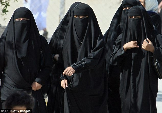 Tin tốt lành với phụ nữ Ả Rập: Giờ đây họ có thể đi du lịch, đi học mà không cần xin phép đàn ông - Ảnh 1.