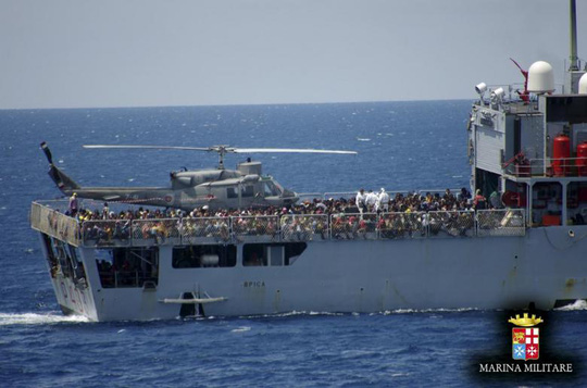 268 người tị nạn Syria bị bỏ mặc chết chìm ở Ý - Ảnh 1.