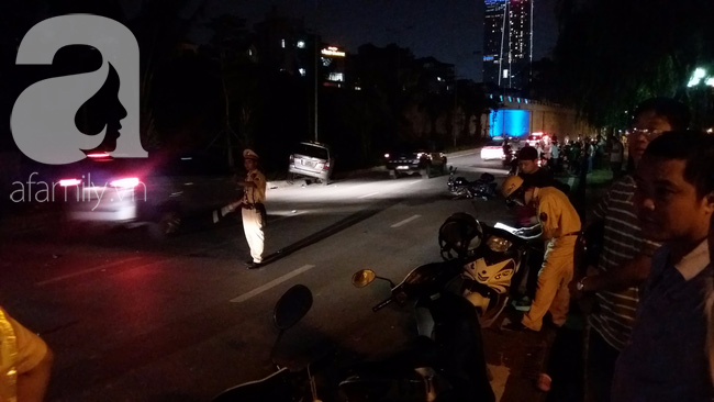 Hà Nội: Xe ô tô điên tông hàng loạt xe máy, xe đạp khiến ít nhất 5 người nhập viện - Ảnh 2.