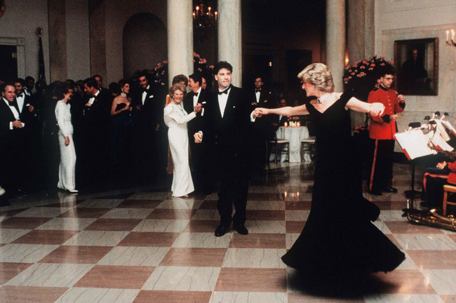 Có ai ngờ, Công nương Diana từng khiến Tổng thống Mỹ Donald Trump ngày nhớ đêm mong, tặng triệu đóa hồng - Ảnh 1.