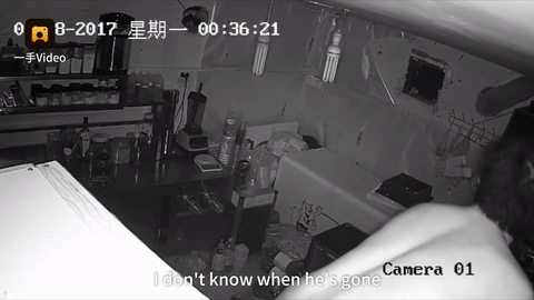 Không chui nổi ống thông gió, tên trộm quyết định trần như nhộng vào khoắng sạch cửa tiệm - Ảnh 2.