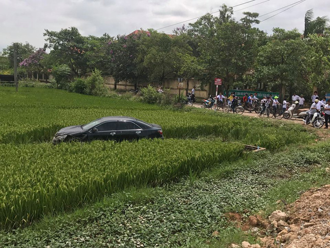Người đàn ông lái xe Camry tông chết 3 học sinh ở Bắc Ninh là cán bộ bệnh viện huyện - Ảnh 2.