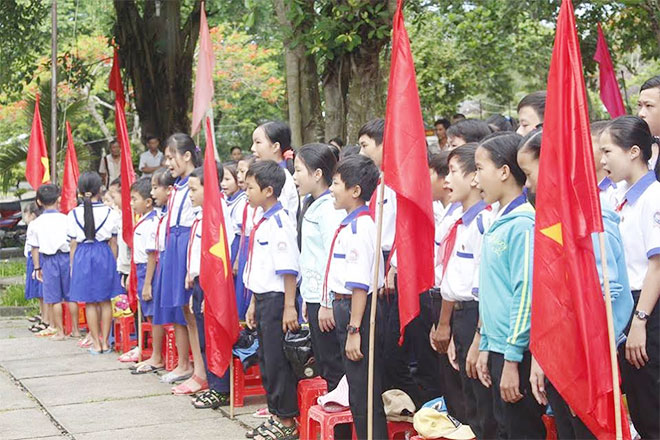 (Hy hữu) Hơn 200 học sinh kh&ocirc;ng được khen thưởng v&igrave; hiệu trưởng... chưa được bổ nhiệm lại - Ảnh 2.
