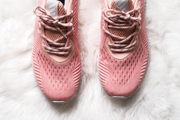 Quên adidas NMD Raw Pink đắt đỏ đi, đôi sneaker màu hường này cũng yêu không kém mà giá rất phải chăng - Ảnh 3.