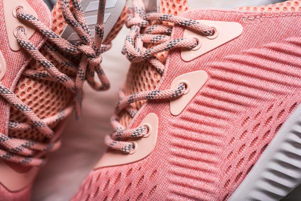 Quên adidas NMD Raw Pink đắt đỏ đi, đôi sneaker màu hường này cũng yêu không kém mà giá rất phải chăng - Ảnh 6.