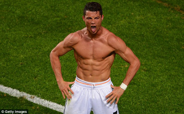 Ronaldo khoe cặp gi&ograve; quyền năng nhất thế giới b&oacute;ng đ&aacute; - Ảnh 3.