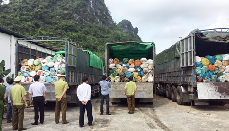 H&atilde;i h&ugrave;ng ph&aacute;t hiện 45 tấn t&oacute;p mỡ nhung nh&uacute;c gi&ograve;i - Ảnh 1.