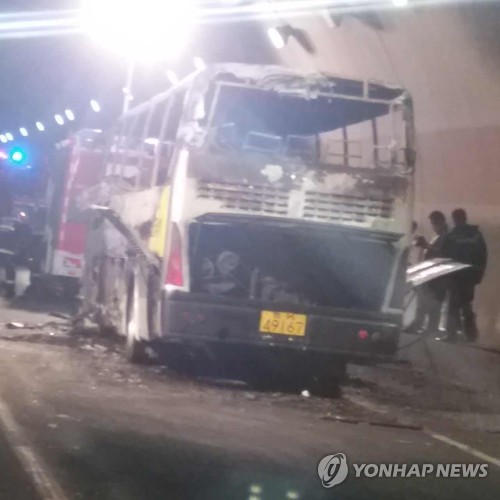 Tài xế xe buýt Trung Quốc phóng hỏa giết 13 người - Ảnh 1.