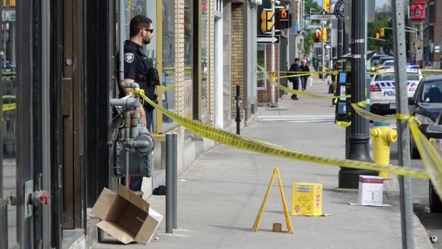 Nổ súng giữa trung tâm thủ đô Canada, ít nhất hai người thiệt mạng - Ảnh 1.
