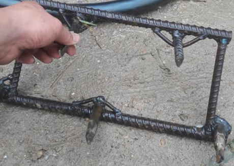  T&agrave;i xế tố d&iacute;nh phải bẫy ch&ocirc;ng đinh khiến xe tải thủng lốp ở Tuy&ecirc;n Quang - Ảnh 1.