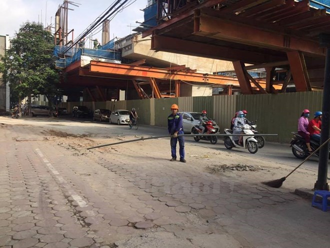 Chủ đầu tư nói gì về ống tuýp thép rơi từ dự án đường sắt đô thị - Ảnh 1.