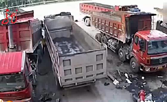 Cố chặn chiếc xe tải đang mất lái, người đàn ông chết thảm - Ảnh 3.