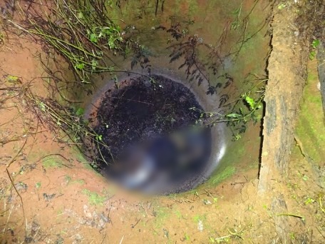 Phát hiện thi thể nam thanh niên đang phân hủy dưới giếng nước - Ảnh 1. Phát hiện thi thể nam thanh niên đang phân hủy dưới giếng nước - Ảnh 1.