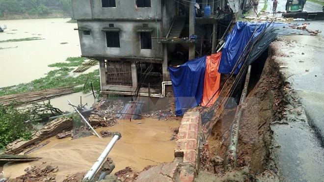 Mưa lớn gây lở đất chôn vùi hàng trăm người ở Bangladesh - Ảnh 2.