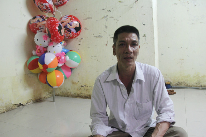 Nước mắt người cha rong ruổi khắp Sài Gòn, bán hết đồ đạc trong nhà nuôi hi vọng tìm hai đứa con mất tích - Ảnh 1.