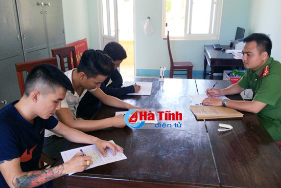 Thiếu nữ Cẩm Xuy&ecirc;n mừng sinh nhật bạn trai bằng... 36 quả ph&aacute;o! - Ảnh 2.