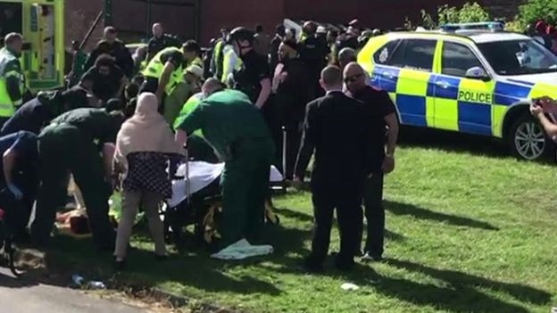Ít nhất 6 người bị thương trong vụ đâm xe vào đám đông ở Newcastle - Ảnh 1.