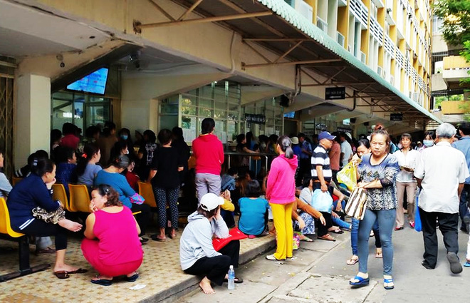 Sự thật vụ nữ điều dưỡng bệnh viện Ung Bướu ti&ecirc;m thuốc cho bệnh nh&acirc;n dưới s&agrave;n nh&agrave; - Ảnh 1.