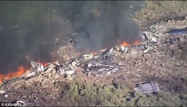 Máy bay quân sự Mỹ rơi, 16 người chết - Ảnh 2.