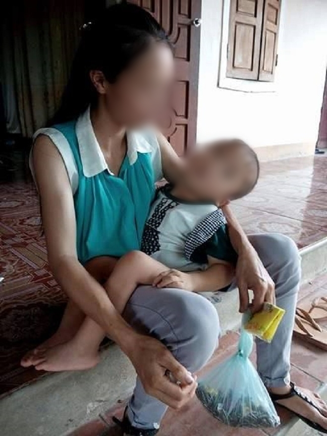 Bị người yêu bỏ khi mang thai, cô gái nuốt nước mắt làm mẹ đơn thân, nuôi con tàn tật - Ảnh 1.