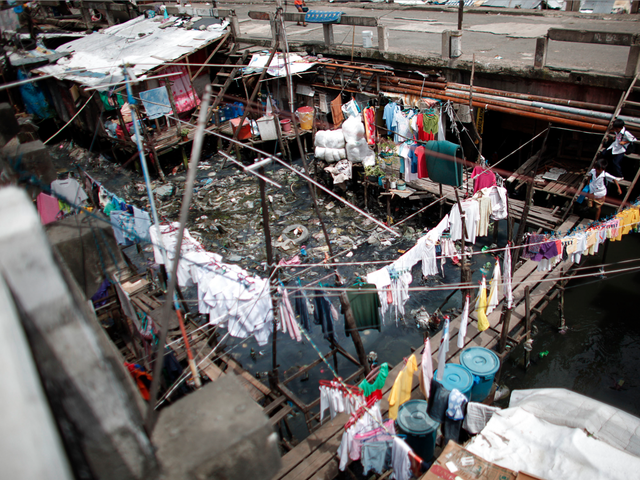 Những hình ảnh “nghẹt thở” về cuộc sống ở Manila - thành phố đông dân cư bậc nhất thế giới - Ảnh 2.