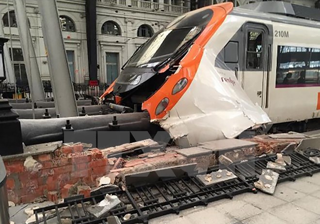 Tai nạn tàu hỏa ở Tây Ban Nha khiến ít nhất 54 người bị thương - Ảnh 1.