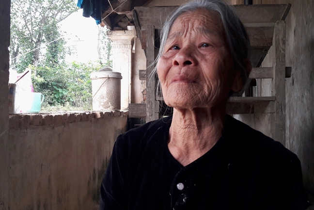 Vợ lớn mang trầu cau đi hỏi vợ 2 cho chồng - Ảnh 1.
