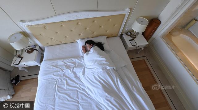 Nghề ngủ thử khách sạn: Có hay không việc dễ dàng hái ra tiền chỉ bằng cách ngủ? - Ảnh 1.