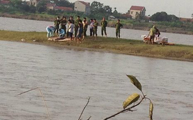 Phát hiện thi thể phụ nữ đang phân hủy trên sông - Ảnh 1.