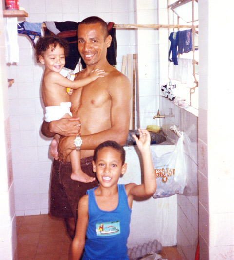 Neymar từng có tuổi thơ cơ cực: Bố làm cửu vạn, mẹ nấu ăn thuê- Ảnh 1.