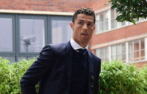 Ronaldo muốn về Anh: Khó anh, khó ả, khó cả đôi bên - Ảnh 2.