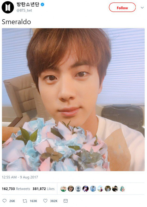 Jin cầm loài hoa không tồn tại trong ảnh nhá hàng mới của BTS - Ảnh 2.
