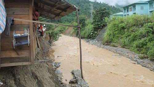 Cuộc th&aacute;o chạy khỏi tay thủy thần trong đ&ecirc;m của d&acirc;n bản ngh&egrave;o v&ugrave;ng cao Nghệ An - Ảnh 2.