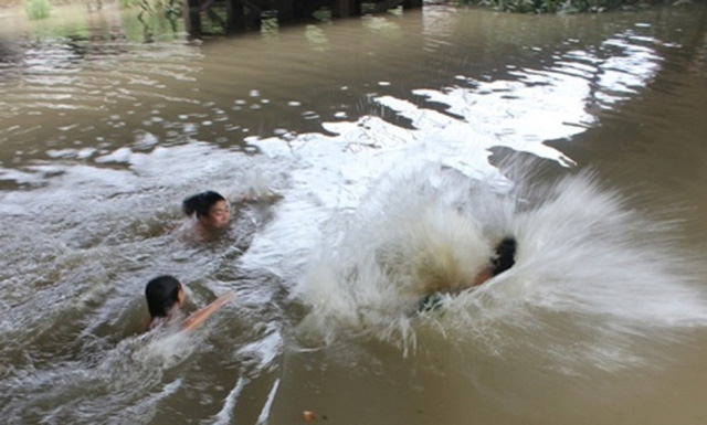 Quảng Ninh: Trượt chân xuống hồ, hai chị em ruột chết thảm - Ảnh 1.