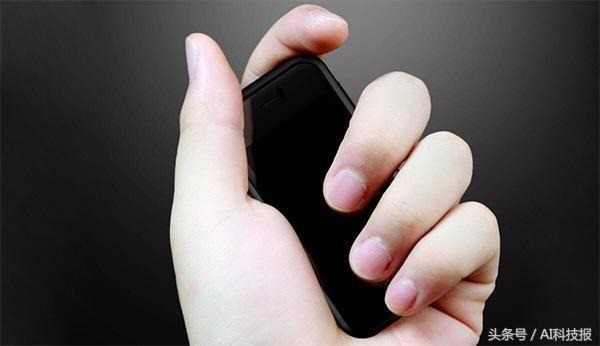 Tròn mắt với bản sao iPhone nhỏ nhất thế giới, đủ 4 màu cool ngầu cho bạn lựa chọn - Ảnh 2.